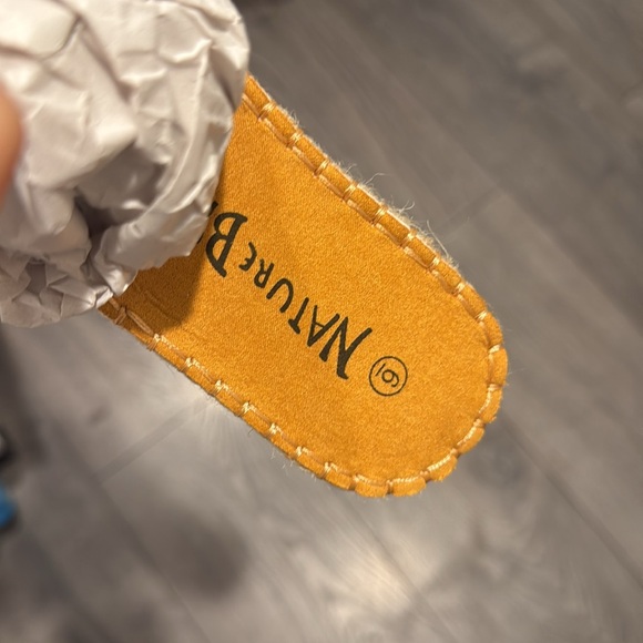 Minimalist Striped Knot Flat Sandals - Picture 7 of 8